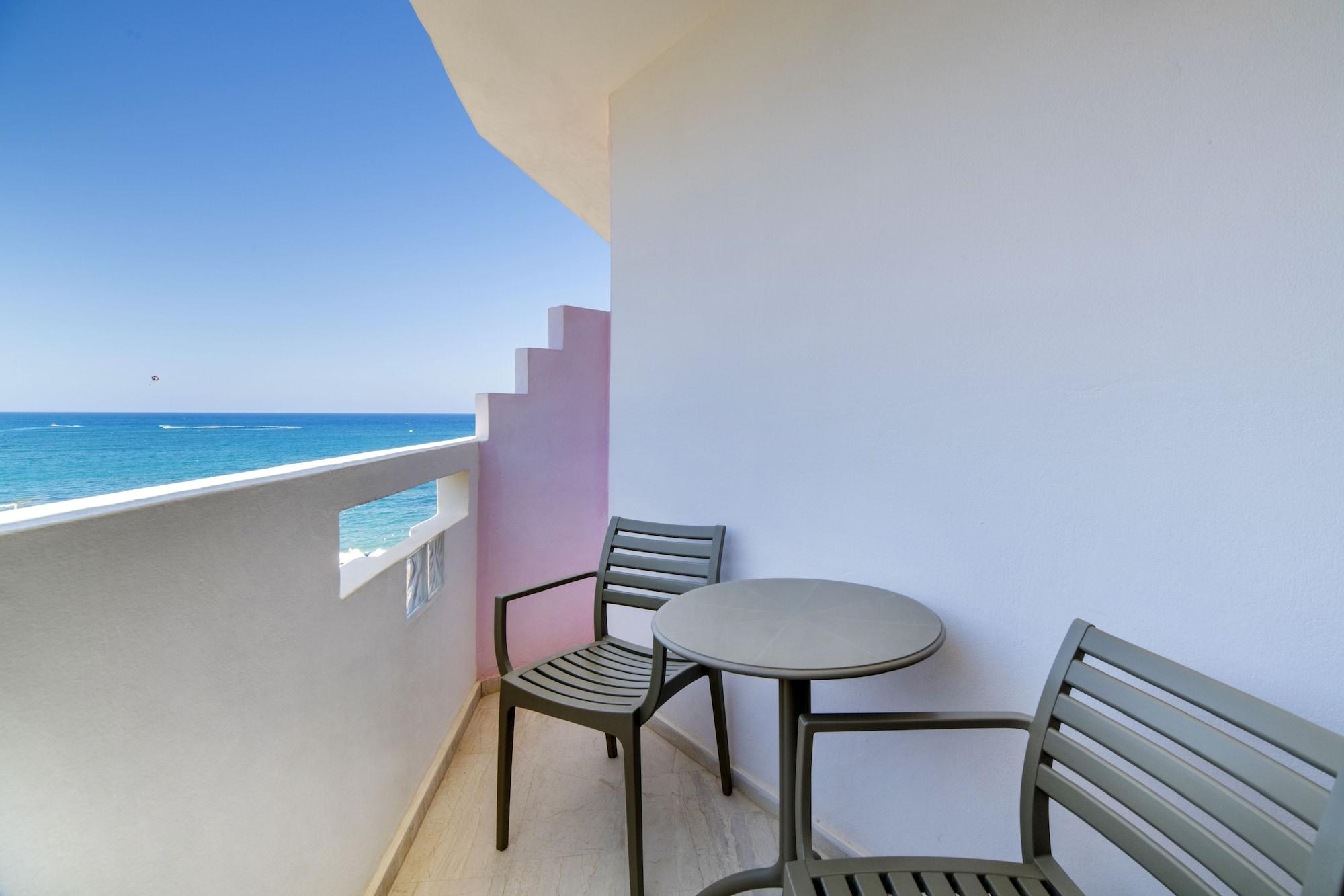 Evelyn Beach Hotel Херсониссос Экстерьер фото
