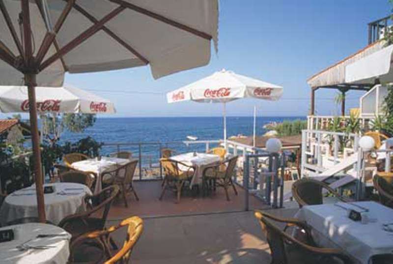 Evelyn Beach Hotel Херсониссос Экстерьер фото