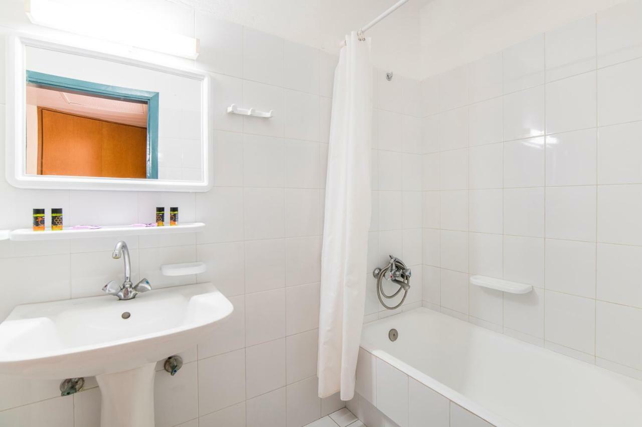 Evelyn Beach Hotel Херсониссос Экстерьер фото
