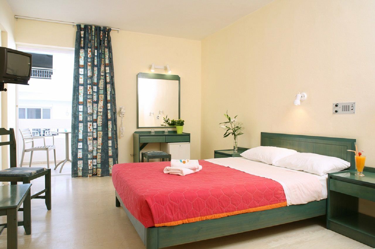 Evelyn Beach Hotel Херсониссос Экстерьер фото