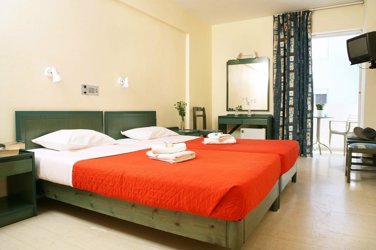 Evelyn Beach Hotel Херсониссос Экстерьер фото