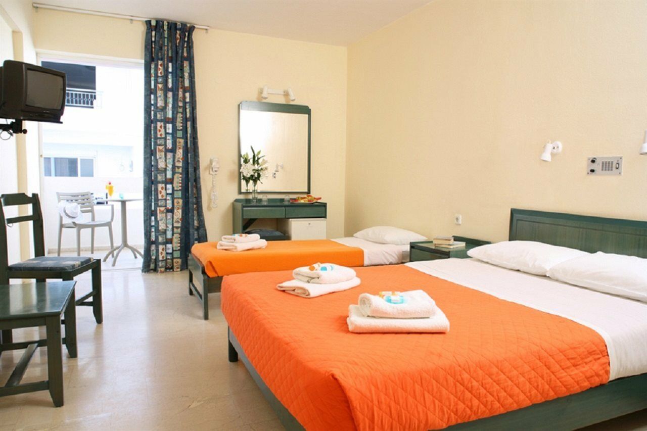 Evelyn Beach Hotel Херсониссос Экстерьер фото